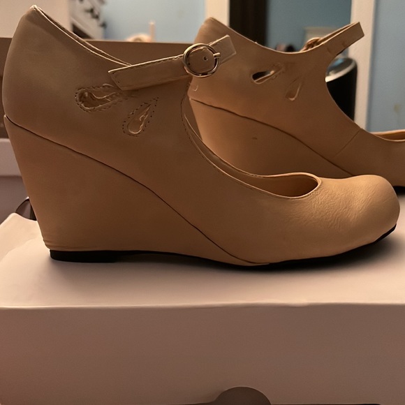 Dolce by Mojomoxy heels - Picture 3 of 4